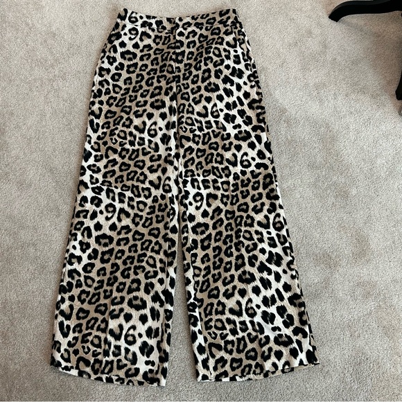Banana Republic Pants - Banana republic leopard cheetah animal print wide leg pants Sz 10L NWT